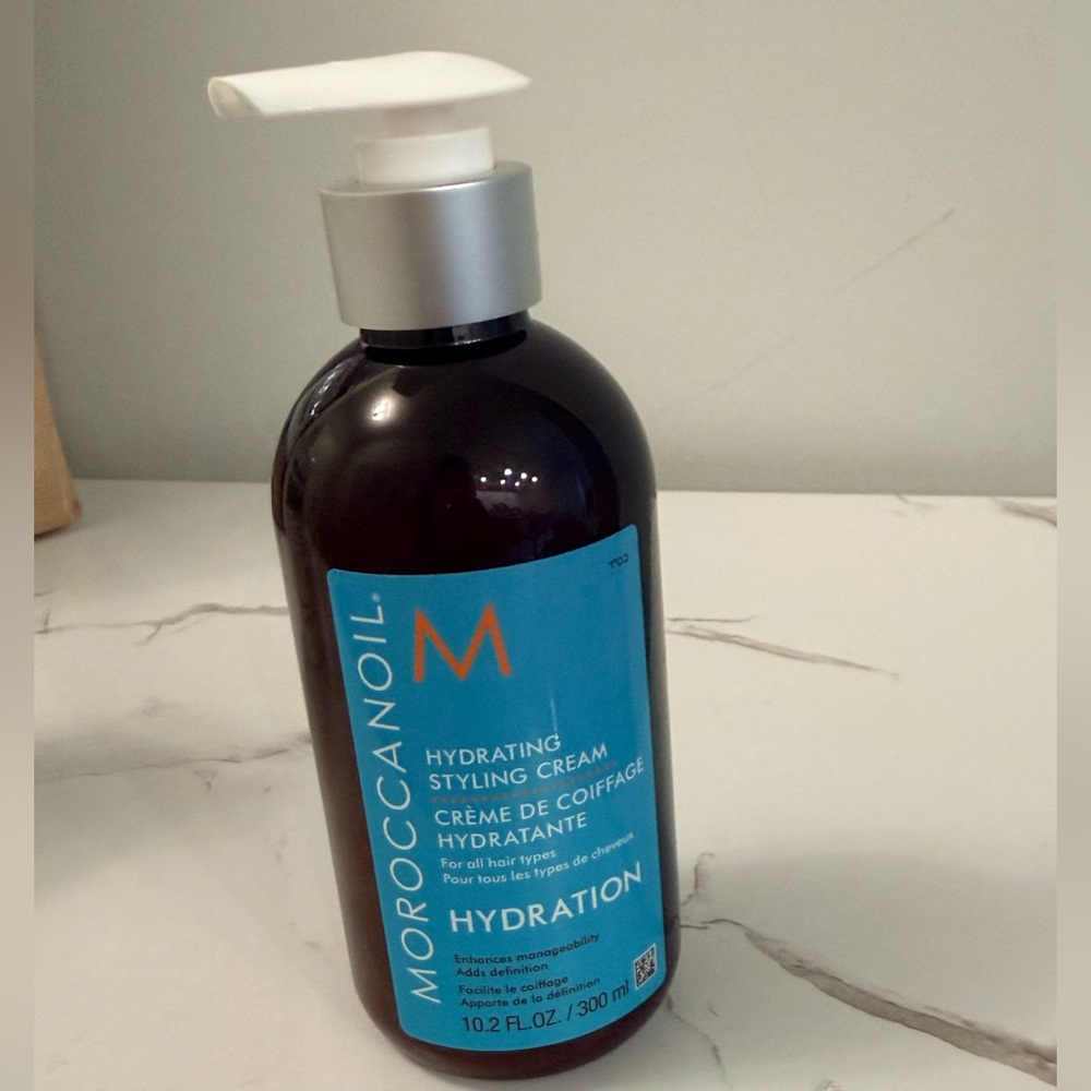 Moroccanoil Hydration Cream with Blue Accents